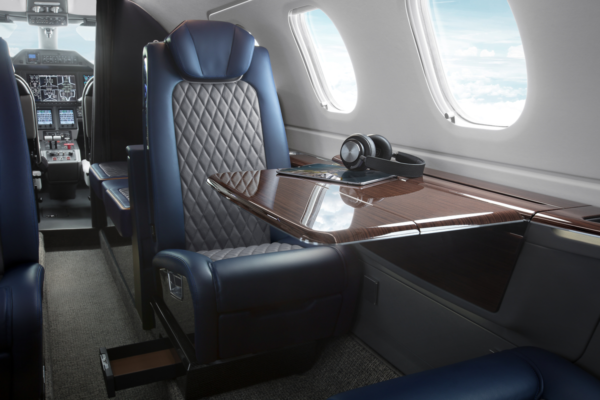 Embraer Phenom 300EV
