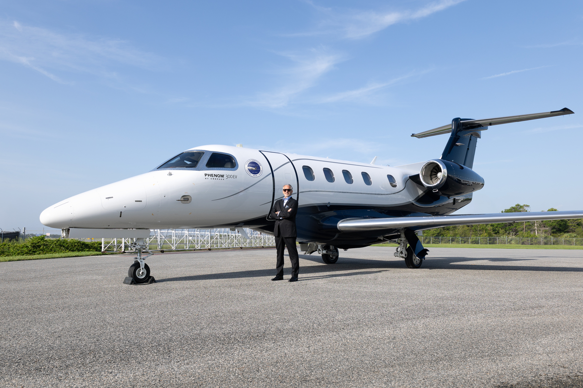 Embraer Phenom 300EV