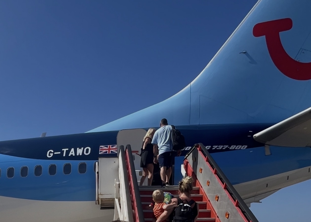 Tui Boeing 737 showing registration