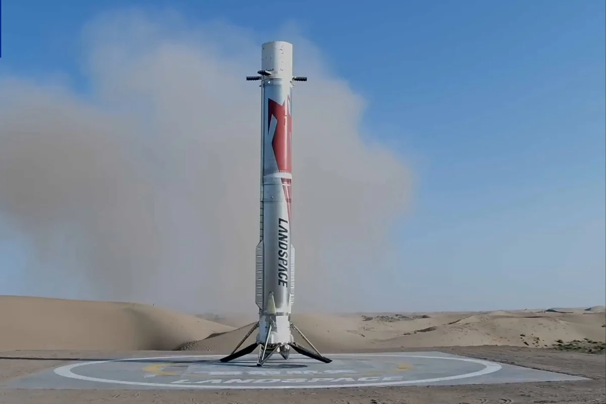 LandSpace's ZhuQue-3 Y2 booster touches down in Minqin County after delivering its satellite payload.
