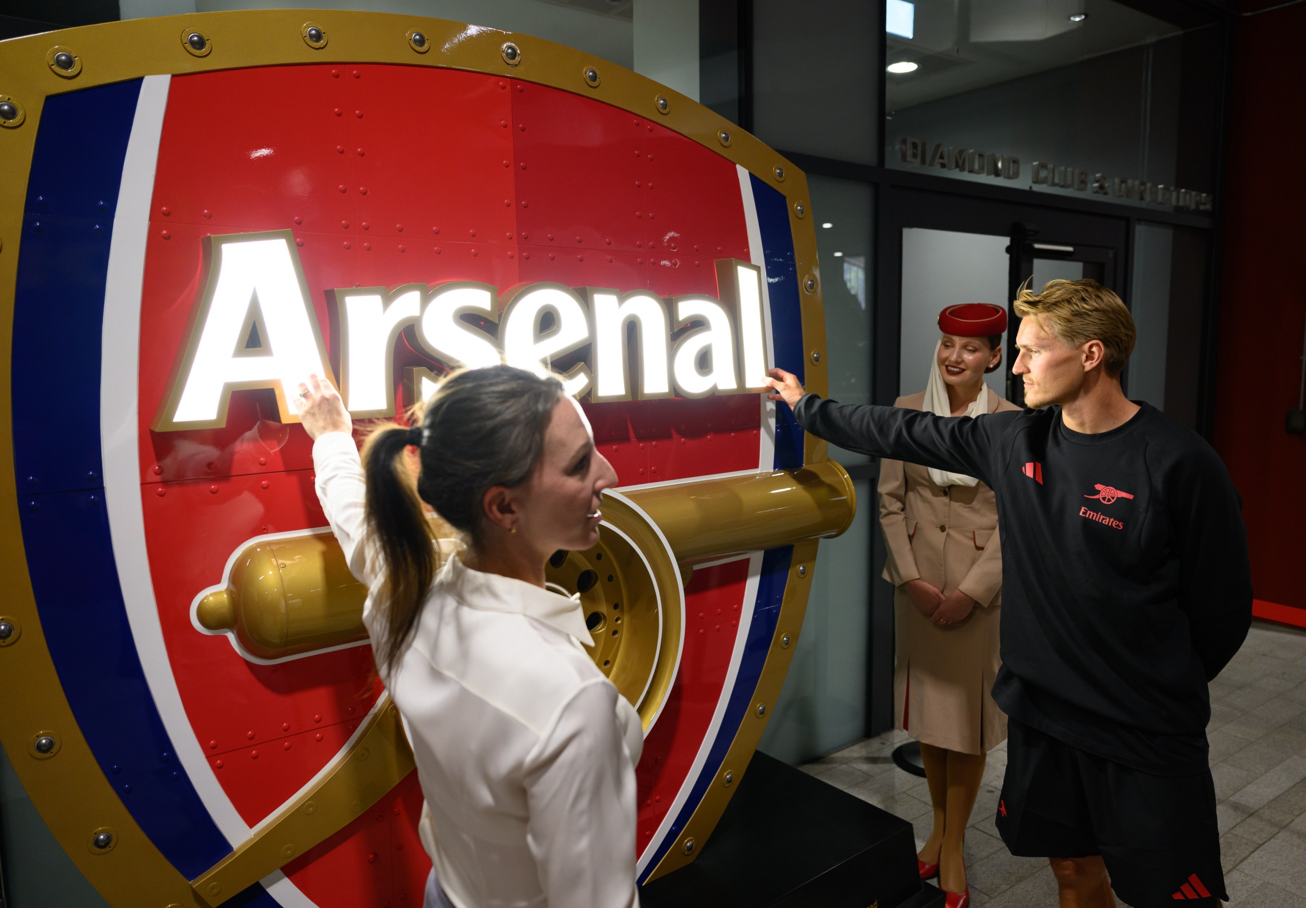 Martin Odegaard explores the Arsenal crest made from Emirates aircraft