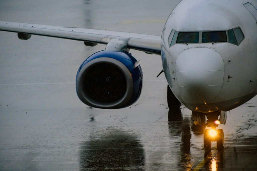 737 in rain