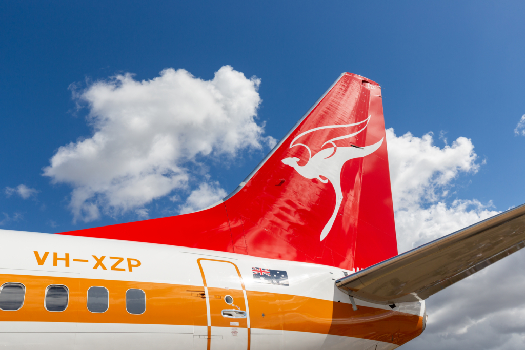 Qantas retro 737