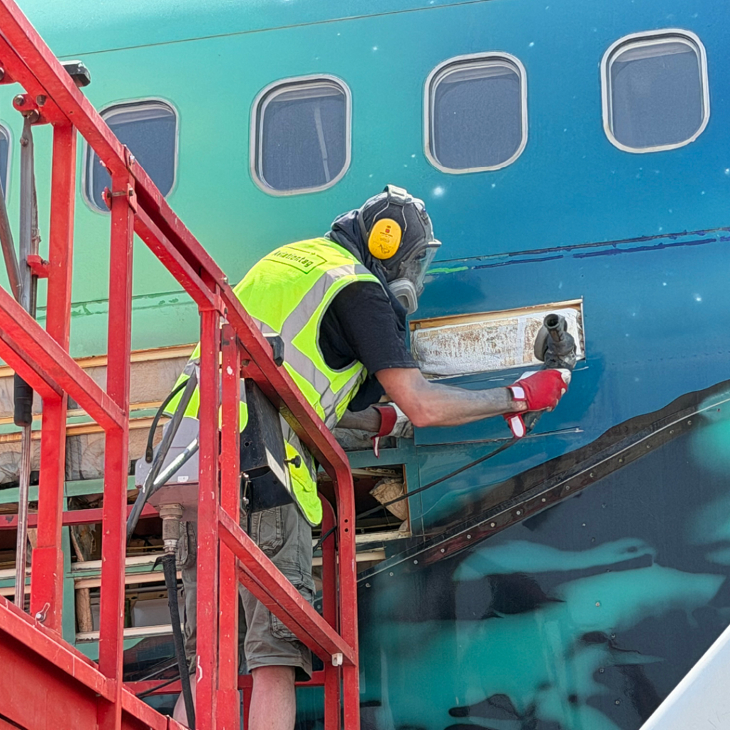 Aviationtag cutting Hekla Aurora