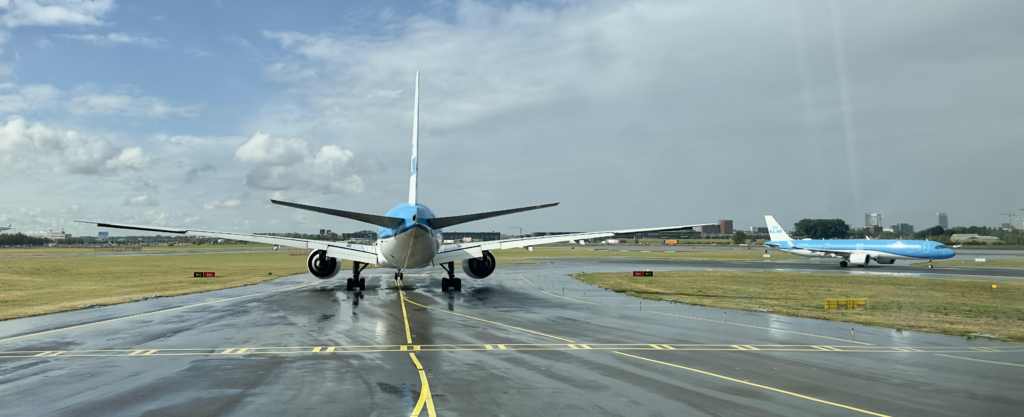 KLM B777 and A321 at AMS