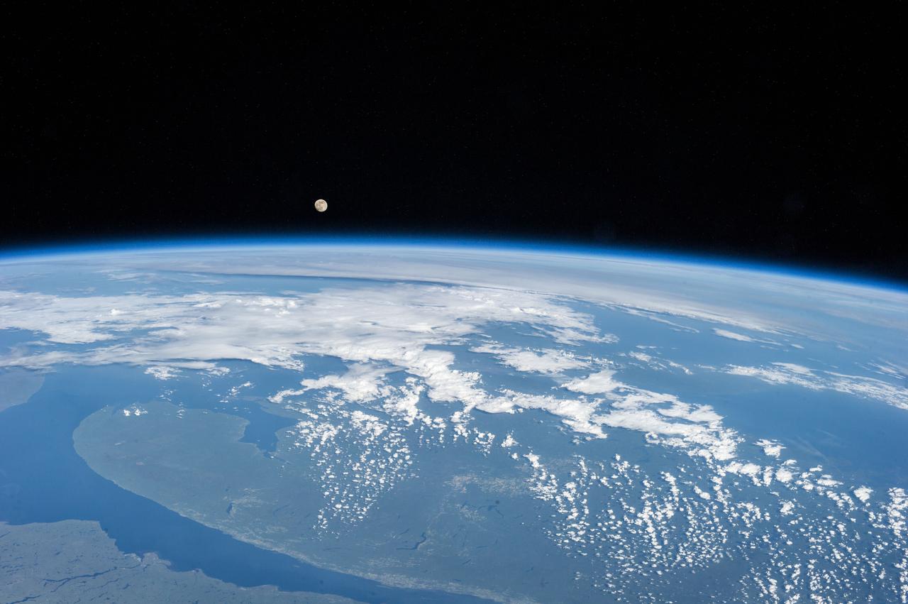 How long does it take to travel to the Moon, Mars and the ISS?
