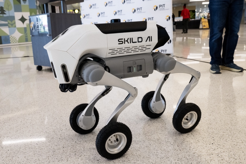 Photo Pittsburgh International Airport robots