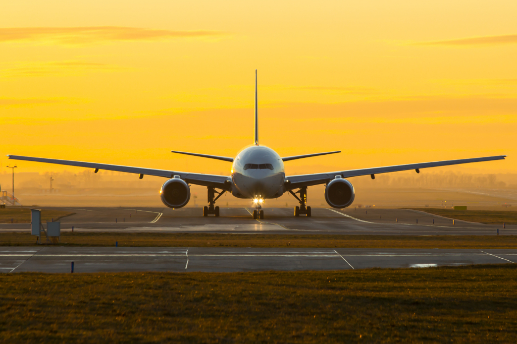 Boeing 777 head-on