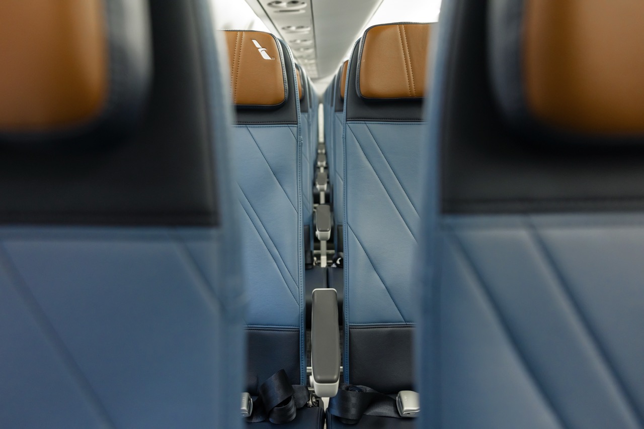 American Eagle RECARO R2 seat on Embraer 175
