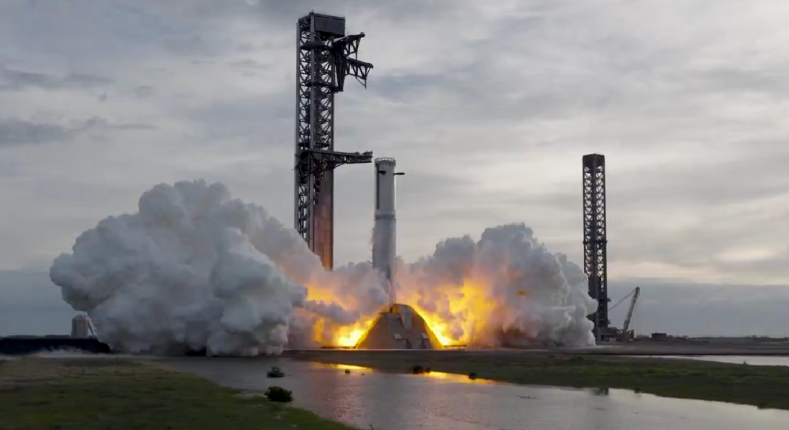 Full duration 33-engine static fire for the Super Heavy booster preparing for Flight 15